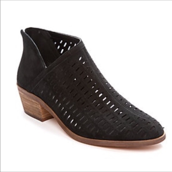 Vince Camuto Shoes - 🎄NWT Vince Camuto Pekkan Booties Black Suede 6M